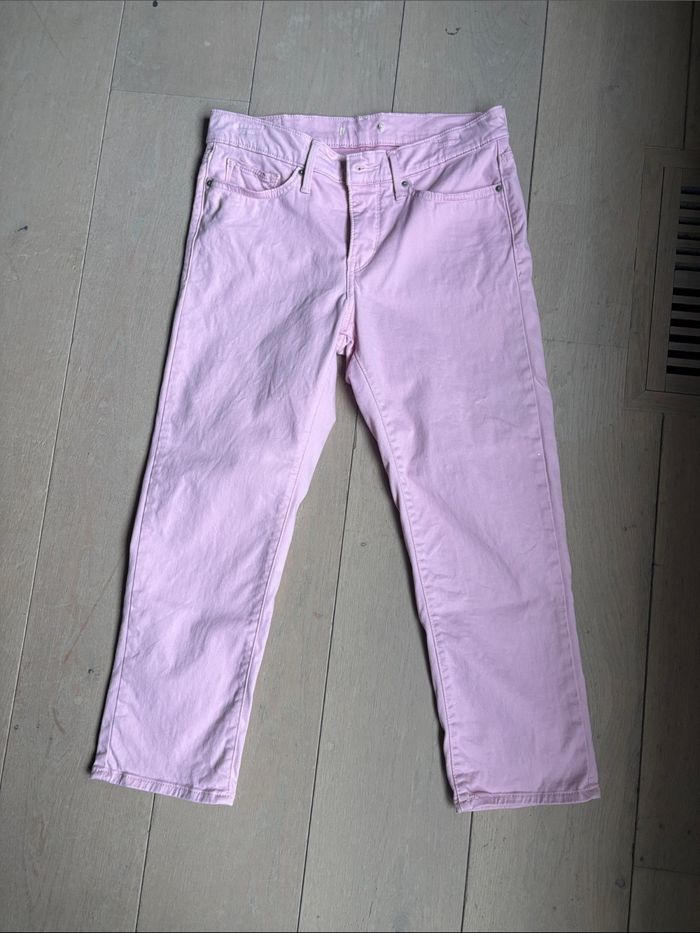 Pink Levi’s Capri pants